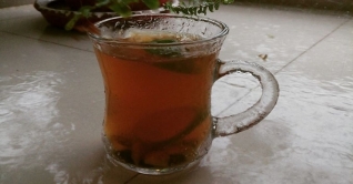 বৃষ্টি ভেজা সন্ধ্যা ও এককাপ চা: সোমা দেব