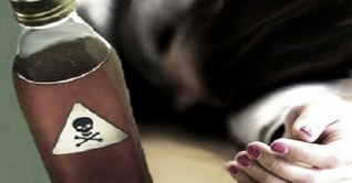 ২ মেয়েকে বিষ খাইয়ে মায়ের আত্মহত্যা