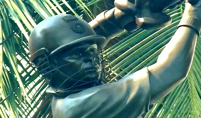 সচিনের সেই মূর্তি।  ছবি: টুইটার।