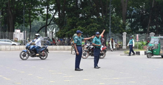 ধীরে ধীরে ঘুরে দাঁড়াচ্ছে রাজধানীর ট্রাফিক পুলিশ ধীরে ধীরে ঘুরে দাঁড়াচ্ছে রাজধানীর ট্রাফিক পুলিশ
