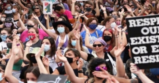 গর্ভপাতের অধিকারের দাবিতে উত্তাল যুক্তরাষ্ট্র, ৫০ রাজ্যে বিক্ষোভ গর্ভপাতের অধিকারের দাবিতে উত্তাল যুক্তরাষ্ট্র, ৫০ রাজ্যে বিক্ষোভ