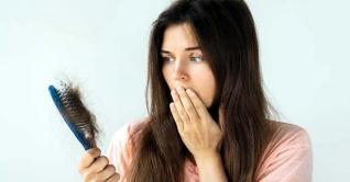 চুল পড়ার সমস্যায় ভুগছেন? চুল পড়ার সমস্যায় ভুগছেন?