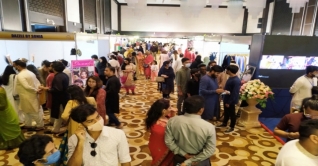 চট্টগ্রামে বিয়ের মেলায় তরুণ-তরুণীদের ভিড়