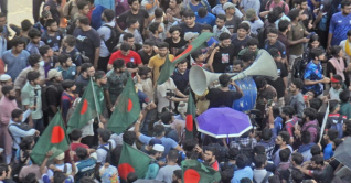 বুয়েটের শিক্ষার্থীদের সঙ্গে বৈঠকে তিন উপদেষ্টা বুয়েটের শিক্ষার্থীদের সঙ্গে বৈঠকে তিন উপদেষ্টা