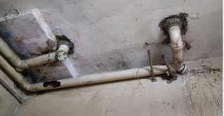 টয়লেটের কমোডে সন্তান প্রসব, পাইপ কেটে উদ্ধার