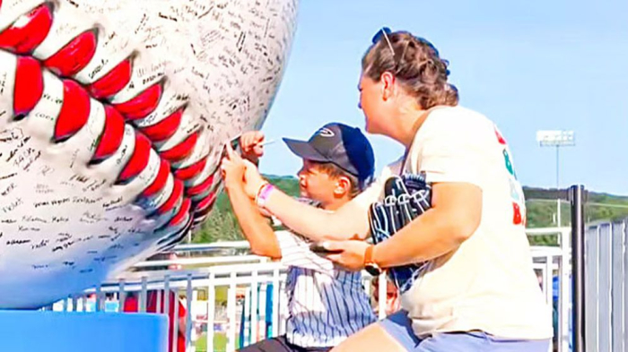 যুক্তরাষ্ট্রের মাইনর লিগ বেসবলের একটি ব্যতিক্রমী উদ্যোগ নতুন এক বিশ্ব রেকর্ড সৃষ্টি করেছে।