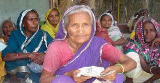 বয়স্ক-বিধবা-স্বামী পরিত্যক্তাদের জন্য বরাদ্দ বাড়ছে বয়স্ক-বিধবা-স্বামী পরিত্যক্তাদের জন্য বরাদ্দ বাড়ছে