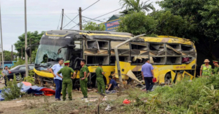ভিয়েতনামে বাস দুর্ঘটনায় দুই শিশুসহ নিহত ১০
