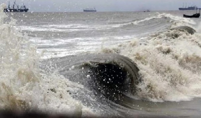 লঘুচাপটি নিম্নচাপে পরিণত, সাগর উত্তাল