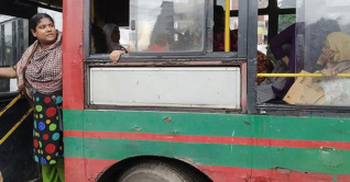 লোকাল বাসে নারীদের আসনে পুরুষ যাত্রী, বাড়ছে ভোগান্তি