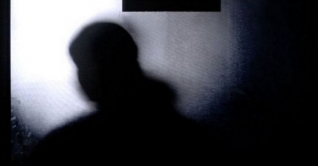 বৃদ্ধাকে নগ্ন করে নির্যাতন, গৃহকর্মীকে ধরতে অভিযান চলছে