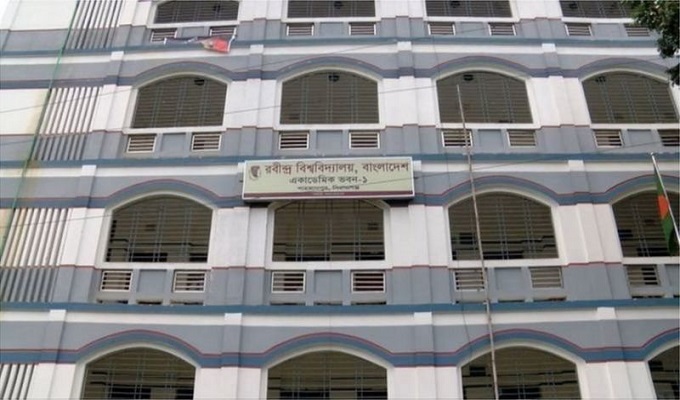 রবীন্দ্র বিশ্ববিদ্যালয়: অভিযুক্ত শিক্ষিকার বিরুদ্ধে ব্যবস্থা না নেয়ায় এক ছাত্রের বিষপান