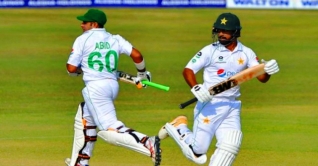 টেস্ট ক্রিকেট: পরাজয়ের দ্বারপ্রান্তে বাংলাদেশ টেস্ট ক্রিকেট: পরাজয়ের দ্বারপ্রান্তে বাংলাদেশ