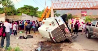 মেক্সিকোতে ভয়াবহ সড়ক দুর্ঘটনায় নারী ও শিশুসহ নিহত ৫৩