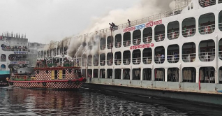 সদরঘাটে অ্যাডভেঞ্চার-৯ লঞ্চের আগুন নিয়ন্ত্রণে