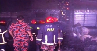 সোয়ারিঘাটে জুতা কারখানায় আগুন, ৫ মরদেহ উদ্ধার সোয়ারিঘাটে জুতা কারখানায় আগুন, ৫ মরদেহ উদ্ধার