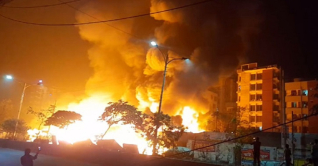 উত্তরার আগুন নিয়ন্ত্রণে, প্রায় সব দোকান পুড়ে ছাই উত্তরার আগুন নিয়ন্ত্রণে, প্রায় সব দোকান পুড়ে ছাই