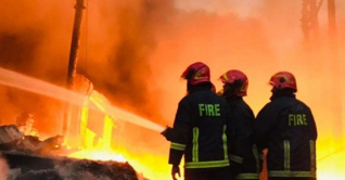 সুনামগঞ্জে আগুনে একই পরিবারের ৬ জনের প্রাণহানী সুনামগঞ্জে আগুনে একই পরিবারের ৬ জনের প্রাণহানী