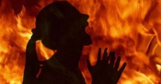 অভিমানে গায়ে আগুন দিয়ে তরুণীর আত্মহত্যা