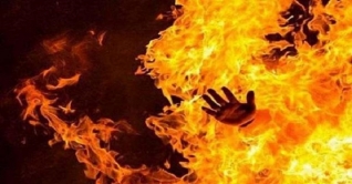 নিজের মেয়েকে ‘পুড়িয়ে’ হত্যা, মা গ্রেফতার