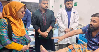 আহতদের সুচিকিৎসায় বিদেশ থেকে চিকিৎসক টিম আনার চেষ্টা চলছে আহতদের সুচিকিৎসায় বিদেশ থেকে চিকিৎসক টিম আনার চেষ্টা চলছে