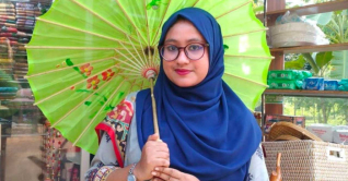 সন্তানের পর চলে গেলেন মা