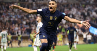 বিশ্বকাপ ফাইনালে এমবাপের হ্যাটট্রিক বিশ্বকাপ ফাইনালে এমবাপের হ্যাটট্রিক