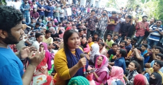 বশেমুরবিপ্রবিতে ভিসির পদত্যাগের দাবিতে শিক্ষার্থীদের অনশন