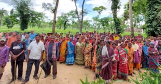 চা শ্রমিকদের ধর্মঘট প্রত্যাহার, আগের মজুরিতে কাজে ফিরছেন