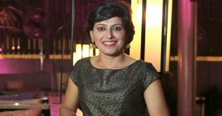 বিপিএলে প্রথম নারী ধারাভাষ্যকার আনজুম