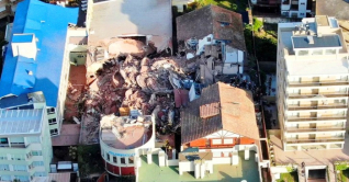 আর্জেন্টিনায় ধসে পড়ল ১০ তলা হোটেল আর্জেন্টিনায় ধসে পড়ল ১০ তলা হোটেল