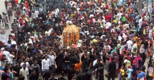 ধর্মীয় ভাবগাম্ভীর্যে পবিত্র আশুরা পালিত