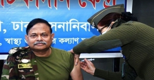 করোনার টিকা নিলেন সেনাপ্রধান আজিজ আহমেদ করোনার টিকা নিলেন সেনাপ্রধান আজিজ আহমেদ