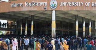 বরিশাল বিশ্ববিদ্যালয় বন্ধ ঘোষণা, হল ছাড়তে অস্বীকৃতি শিক্ষার্থীদের