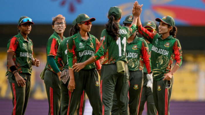 বাংলাদেশ নারী দলের ক্রিকেটাররা। ছবি : এএফপি