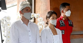 নগ্ন ছবি তুলে বালি থেকে বহিষ্কার রুশ দম্পতি