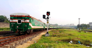 ৩১৭ যাত্রী নিয়ে ঢাকা ছাড়ল ‘সোনার বাংলা স্পেশাল’