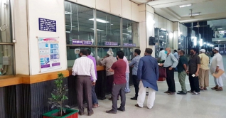 আজ থেকে থাকছে না ব্যাংক থেকে টাকা তোলার সীমা