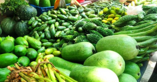 কারফিউতে সরবরাহ সংকট, বাজারে সবজির দাম বেড়ে দ্বিগুণ