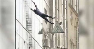 স্ত্রী মরলেন আগুনে পুড়ে, স্বামী মরলেন লাফিয়ে পড়ে