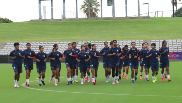 অনুশীলনে বাংলাদেশ নারী দলের ফুটবলাররা।