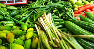 কমেছে সবজি ও মুরগির দাম কমেছে সবজি ও মুরগির দাম