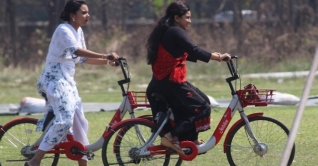 ঢাকার পথে নারী সাইক্লিস্টের সংখ্যা কম 