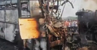 ভারতের অন্ধ্রপ্রদেশে বাস-লরি সংঘর্ষে নিহত ১৩