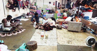 ঈদকে সামনে রেখে ব্যস্ত জুতা-স্যান্ডেলেন কারিগররা