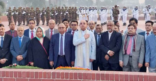 স্মৃতিসৌধে প্রধান বিচারপতির শ্রদ্ধা নিবেদন স্মৃতিসৌধে প্রধান বিচারপতির শ্রদ্ধা নিবেদন