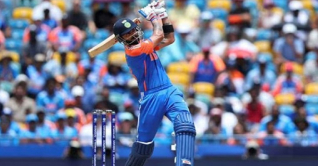 বিশ্বকাপ জিতেই অবসরের ঘোষণা কোহলির