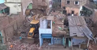 বিহারে মধ্যরাতে বিস্ফোরণ, নারী ও শিশুসহ নিহত ১২