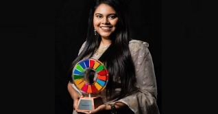 চেঞ্জমেকার অ্যাওয়ার্ড পেলেন বাংলাদেশি তরুণী ফাইরুজ