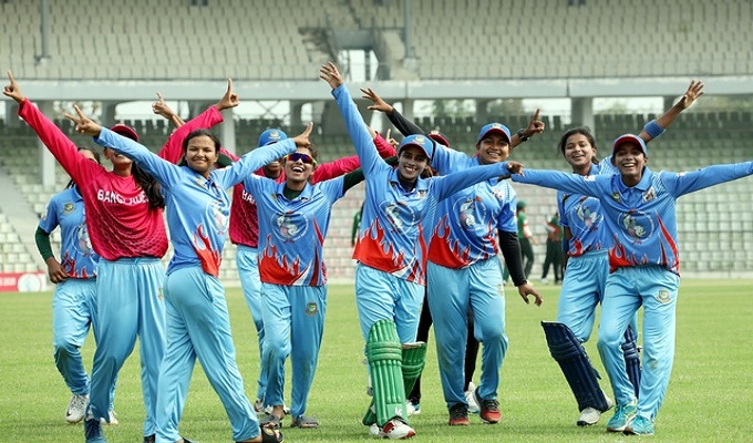 হেনার দুর্দান্ত বোলিংয়ে ফাইনালে বাংলাদেশ নীল